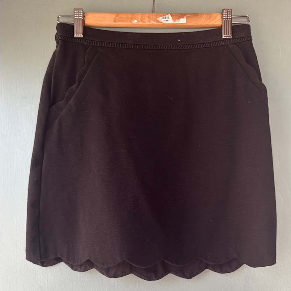 Black Mini Scalloped-Edge Skirt for Work